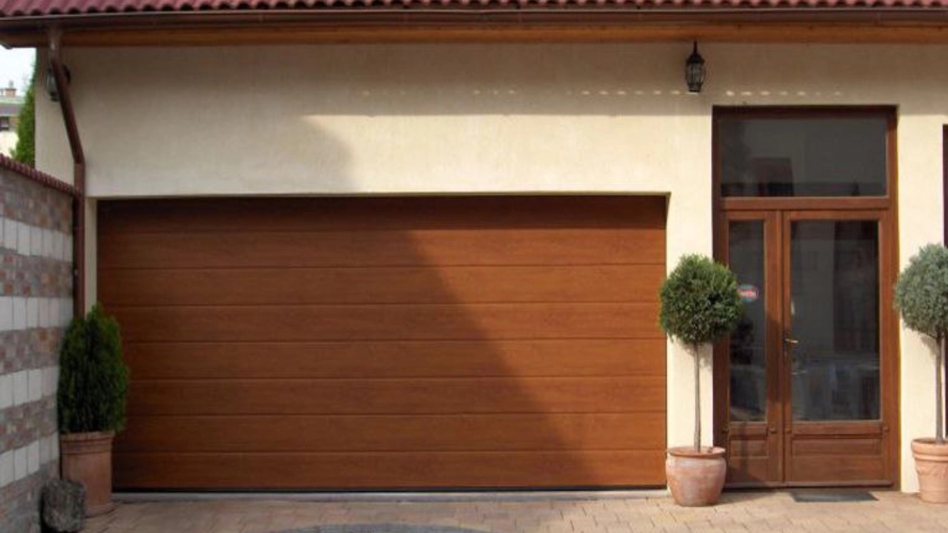 Automatic sectional door Automatic sectional door